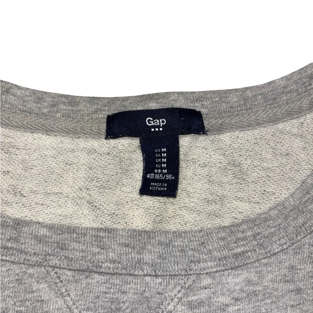 GAP Gray Crewneck Sweatshirt Size Medium